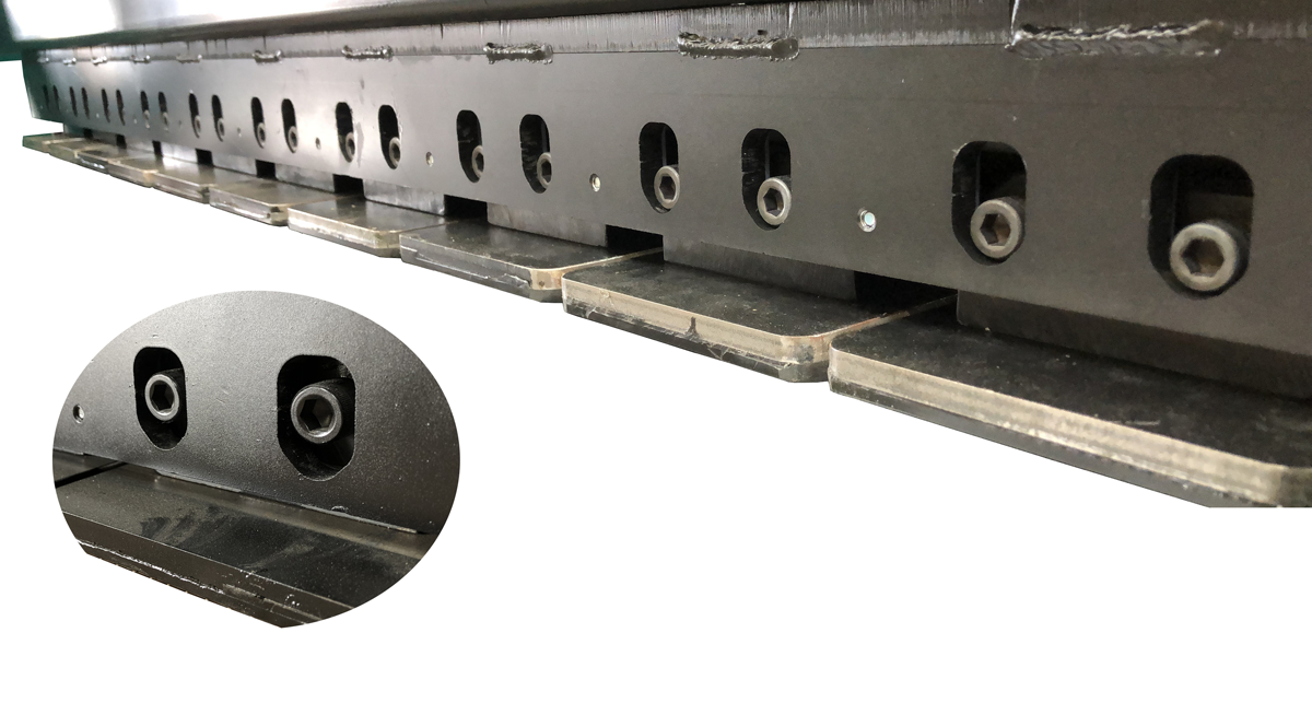 The patented QB3 Auto-Compensating Platten, automatically adjusts for uneven bundle heights 